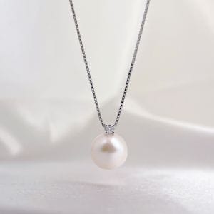 9-9.5mm Solitaire White Japanese Akoya Pearl Pendant