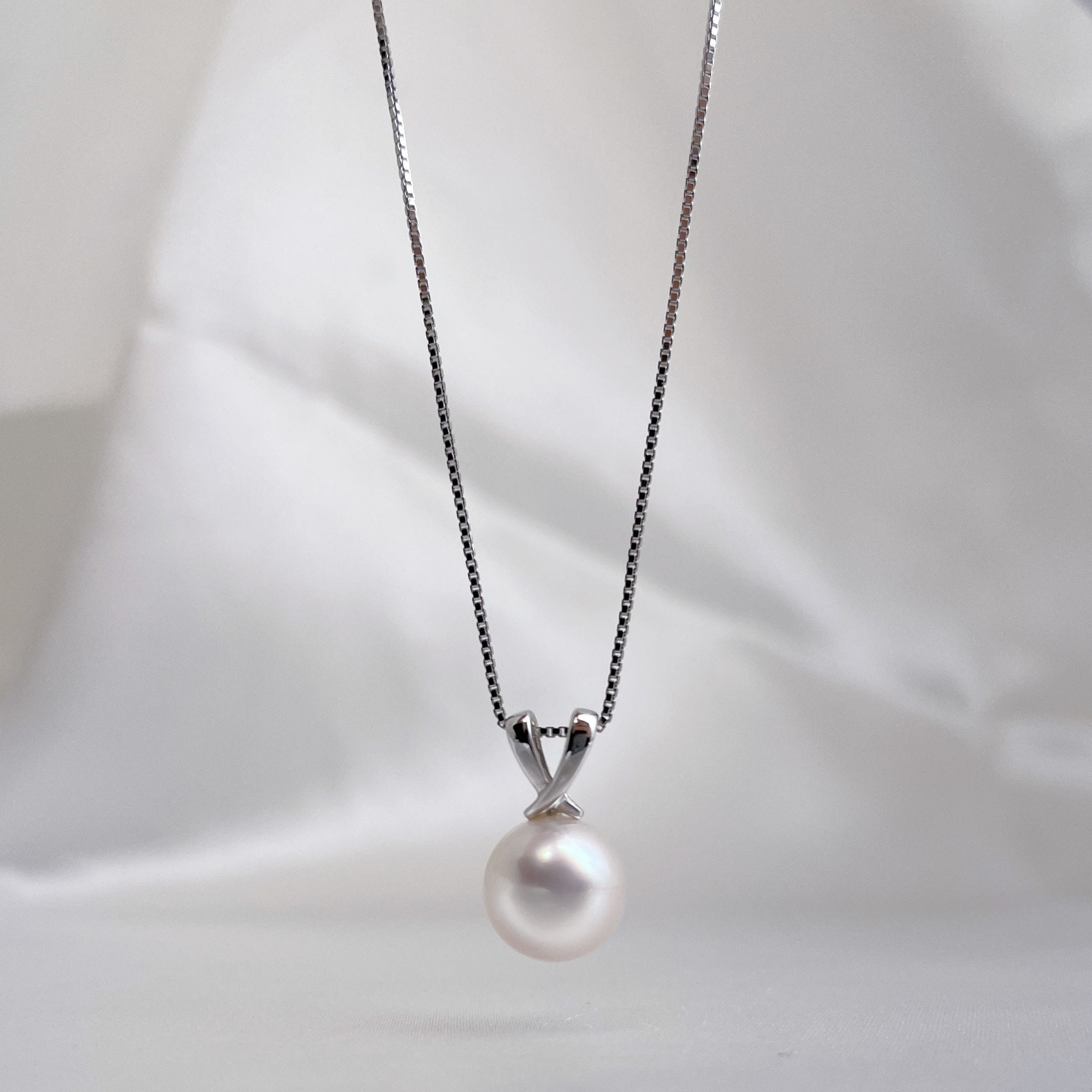 Ribbon Twist White Japanese Akoya Pearl Pendant