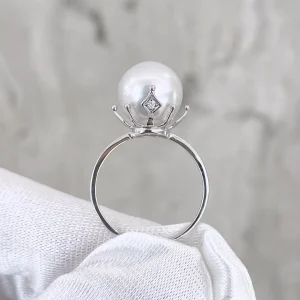 White South Sea Pearl Regal Crown Ring